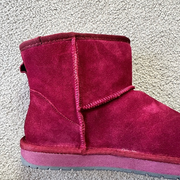 Australian Shepherd Mini UGGs. Unisex. Sangria colour. Sz 41 - Picture 4 of 7